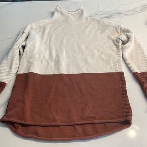 TAHARI Turtleneck Sweater Small